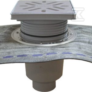 Wpust podwórzowy Perfekt DN110 z odejściem pionowym, kołnierzem bitumicznym i ramą z tworzywa sztucznego 240x240mm, kratką ściekową ze stali szlachetnej 226x226mm, klapą antyzapachową i koszem osadczym HL616HS/1