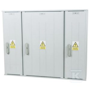 Obudowa termoutwardzalna lakierowana STN 106X84/3S – montaż aparatów, daszek płaski, cięgna metalowe IOBK-35330-01-011