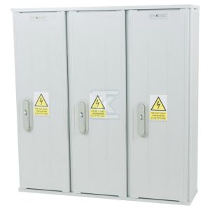 Obudowa termoutwardzalna lakierowana SSTN 80X84/3 – montaż aparatów, daszek skośny, cięgna metalowe IOBK-44330-01-011